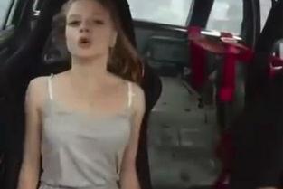 美女用国产车漂移视频